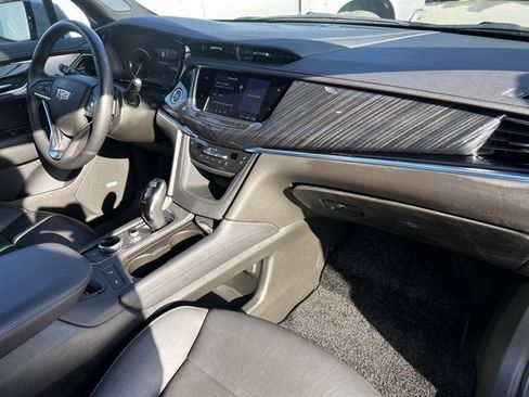 Used 2025 Cadillac XT6 Premium Luxury image 29