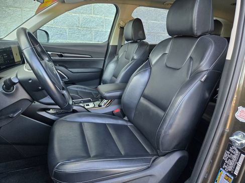 Used 2025 Kia Telluride S FWD image 14
