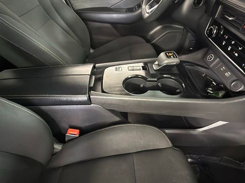 Used 2023 Nissan Rogue S image 35