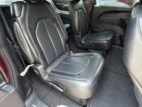 Used 2025 Chrysler Pacifica Select FWD image 20