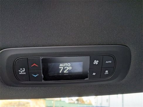 New 2026 Chrysler Pacifica Select image 23