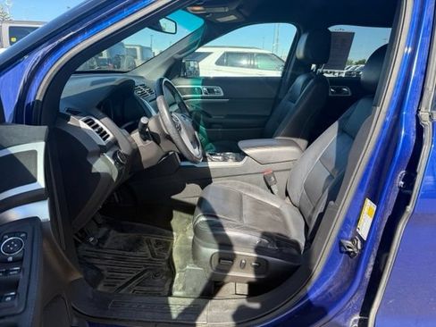 Used 2015 Ford Explorer XLT w/ Equipment Group 202B AWD/4WD image 15