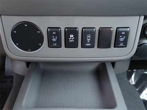 Used 2019 Nissan Frontier SV image 13