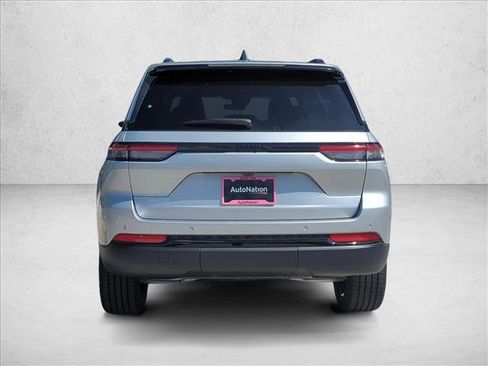 New 2025 Jeep Grand Cherokee Altitude image 8