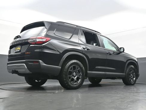 Used 2025 Honda Pilot TrailSport image 47