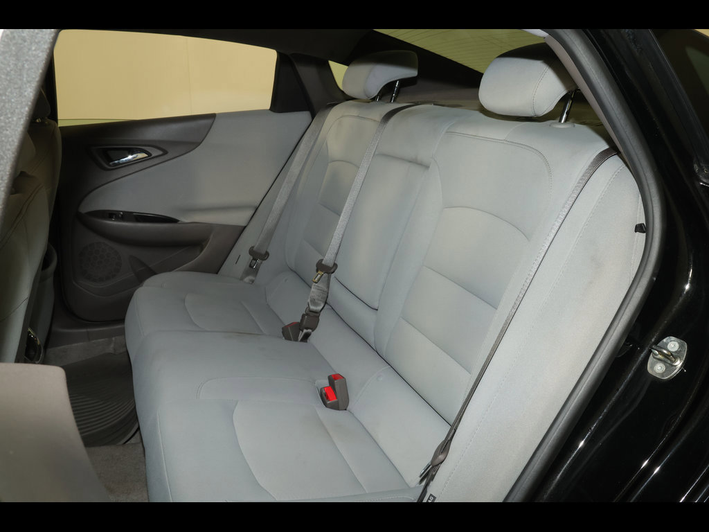 Used 2017 Chevrolet Malibu LT FWD image 18