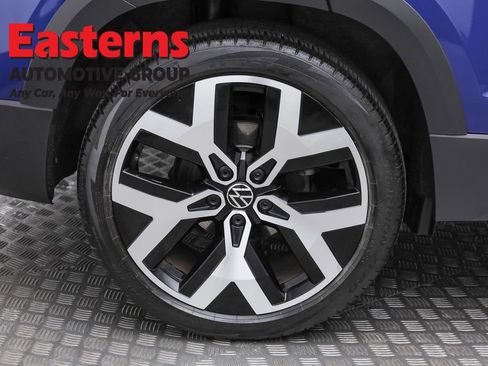 Used 2022 Volkswagen Taos SEL image 29