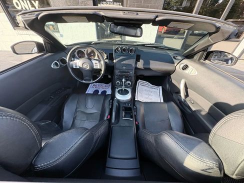 Used 2007 Nissan 350Z Touring image 16