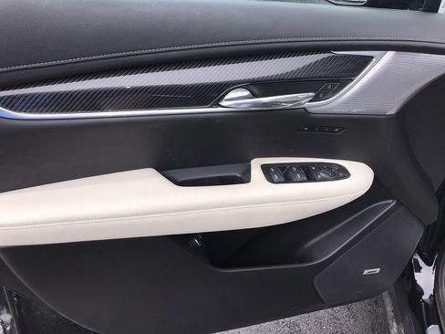 Used 2023 Cadillac XT6 Sport AWD/4WD image 13