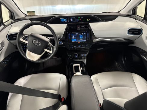 Used 2016 Toyota Prius FWD image 6