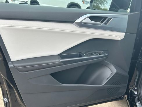 New 2026 Volkswagen Taos SE image 24