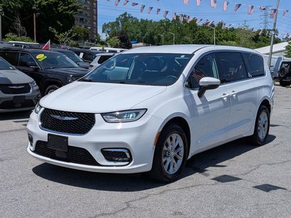 Used 2023 Chrysler Pacifica Touring-L