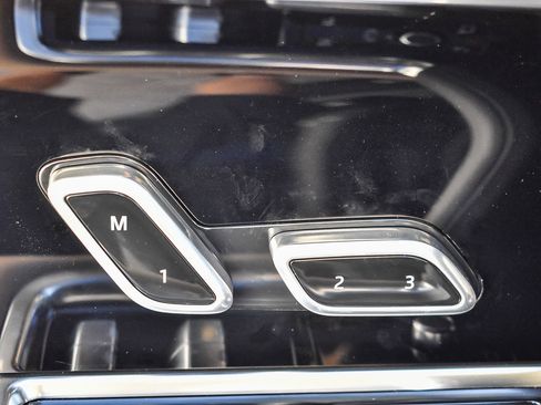 Used 2025 Land Rover Range Rover SE image 22