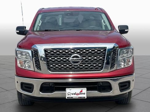 Used 2018 Nissan Titan SV w/ SV Convenience Package RWD image 3