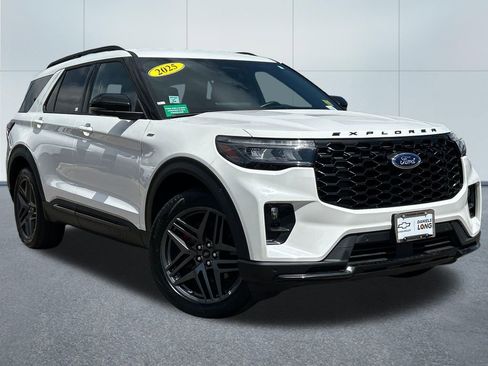 Used 2025 Ford Explorer ST-Line w/ ST-Line Street Pack AWD/4WD image 37