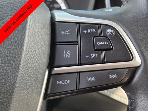 Used 2024 Toyota Highlander LE AWD/4WD image 31