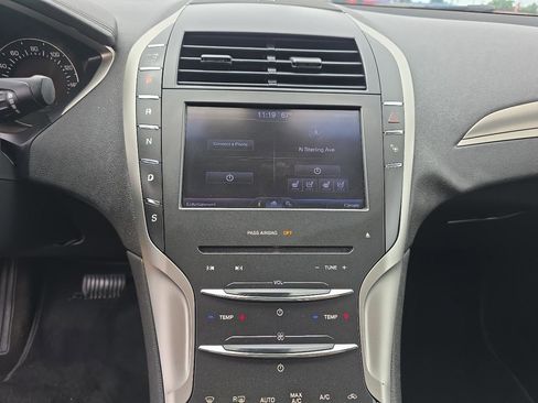 Used 2013 Lincoln MKZ FWD image 16