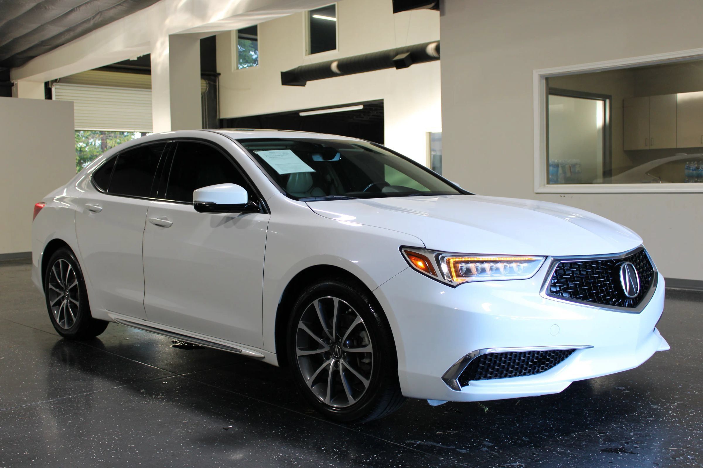 Used 2018 Acura TLX w/ Technology Package FWD image 1
