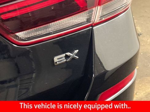 Used 2020 Kia Optima Premium image 2