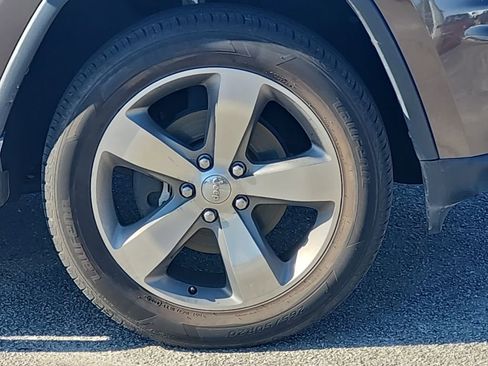 Used 2017 Jeep Grand Cherokee Limited image 23