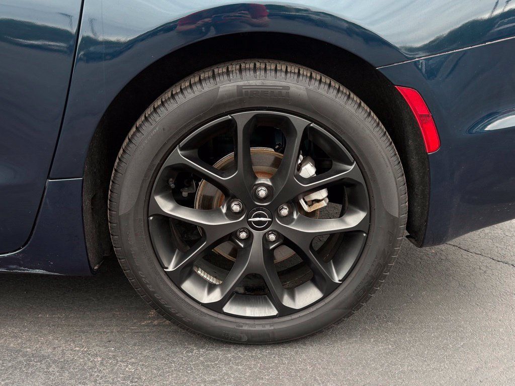 Used 2025 Chrysler Pacifica Limited FWD image 8