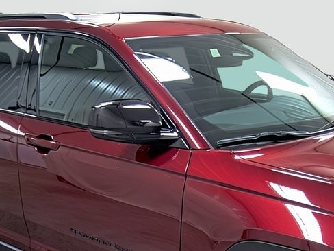 New 2025 Jeep Grand Cherokee Altitude image 15