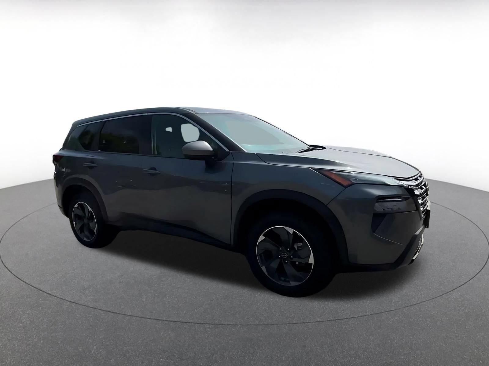 Used 2025 Nissan Rogue SV FWD image 2