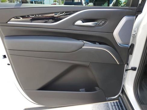 Certified 2023 Cadillac Escalade ESV V AWD/4WD image 17