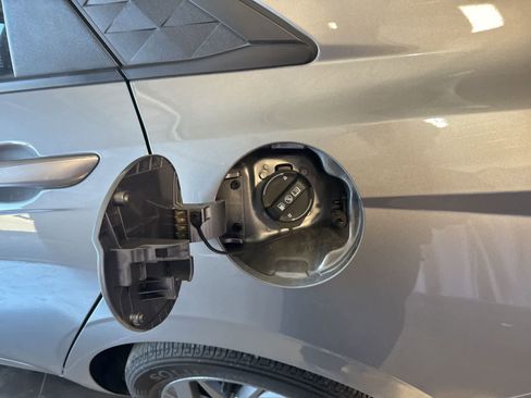 Used 2024 Hyundai Elantra SEL image 11