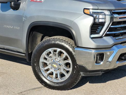 Used 2025 Chevrolet Silverado 3500 LTZ w/ LTZ Premium Package image 9