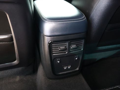 Used 2023 Chrysler 300 S w/ Comfort Group RWD image 13