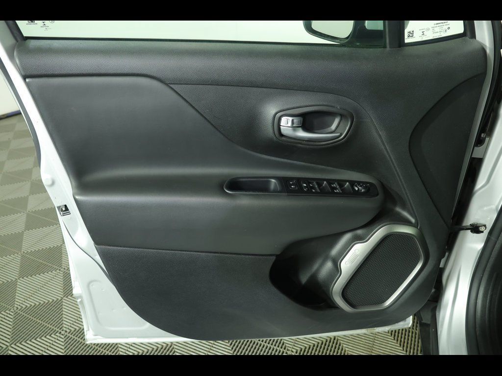 Used 2020 Jeep Renegade Altitude AWD/4WD image 16