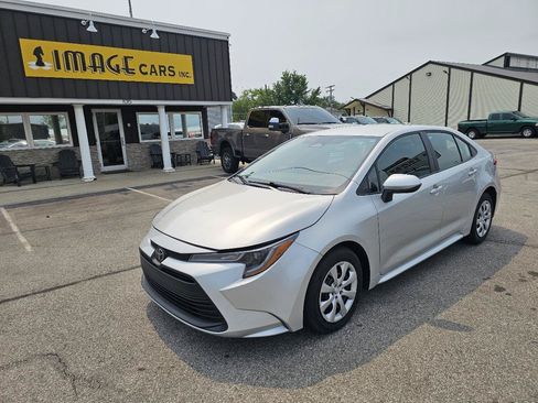 Used 2025 Toyota Corolla LE FWD image 2