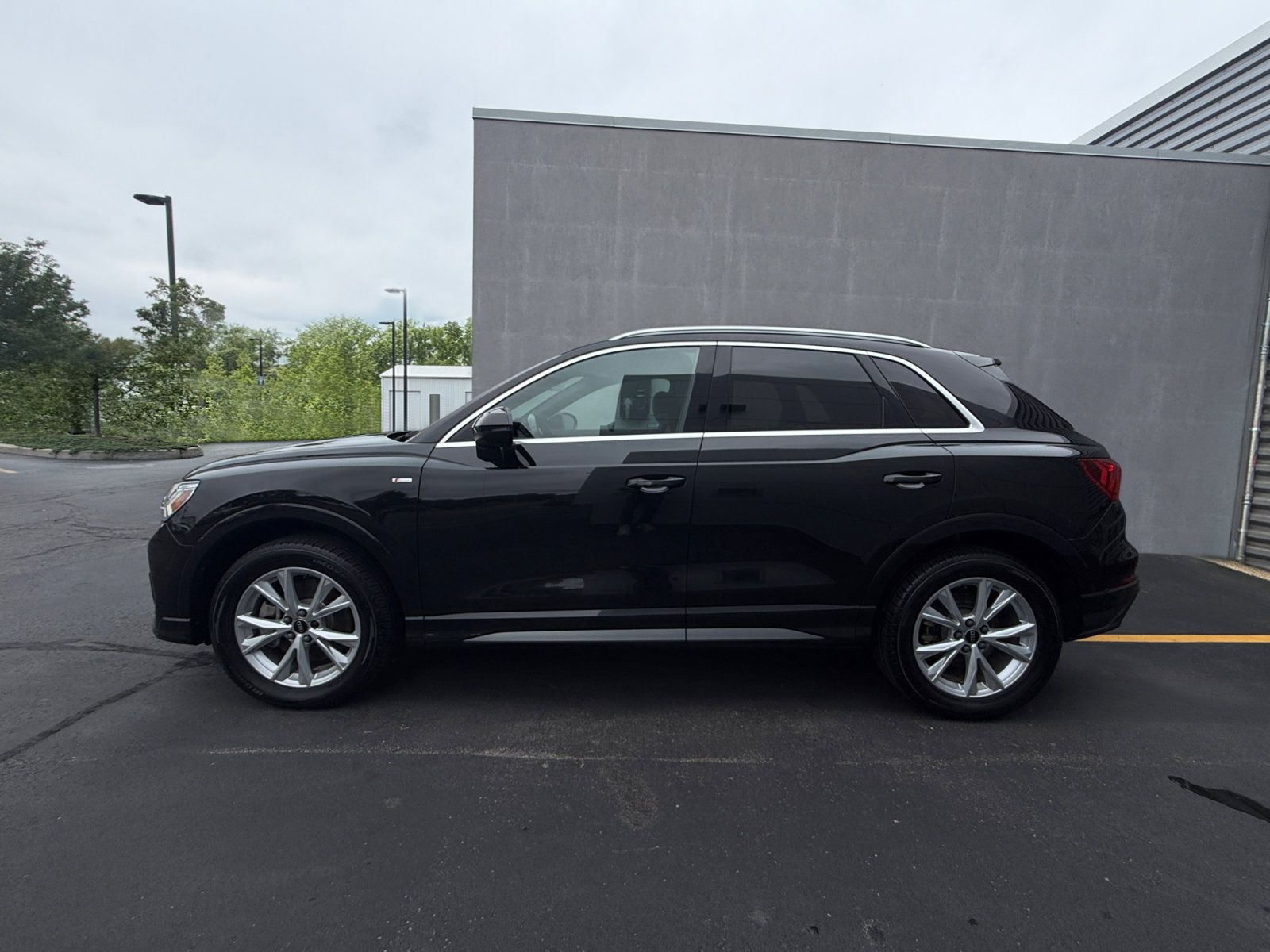 Used 2024 Audi Q3 2.0T Premium AWD/4WD image 2