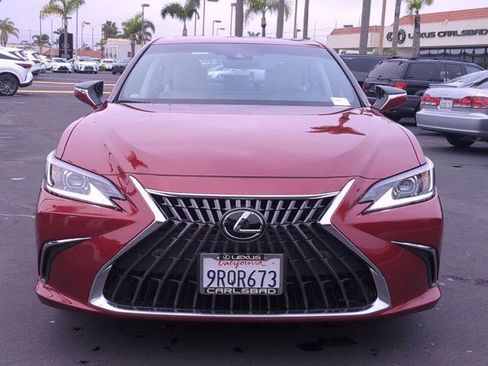 Used 2025 Lexus ES 300h w/ Premium Package image 2
