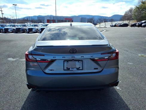 Used 2025 Toyota Camry SE image 6