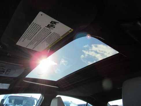 Used 2025 Toyota Camry SE w/ Convenience Package image 23