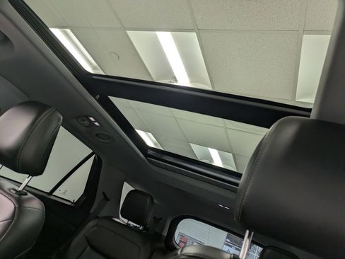 Used 2022 Ford Explorer XLT w/ Equipment Group 202A image 20