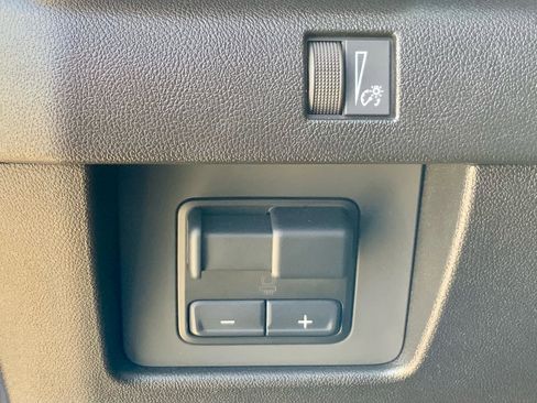 New 2025 GMC Canyon Elevation w/ Convenience Package image 51