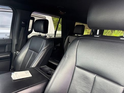 Used 2019 Ford Expedition Max XLT w/ Equipment Group 202A AWD/4WD image 4