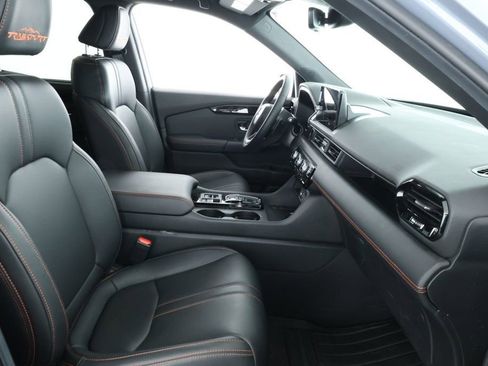 Used 2025 Honda Pilot TrailSport image 23