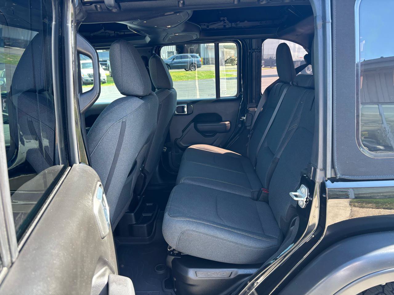 Used 2024 Jeep Wrangler Unlimited AWD/4WD image 10