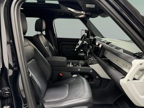 Used 2023 Land Rover Defender 130 SE image 16