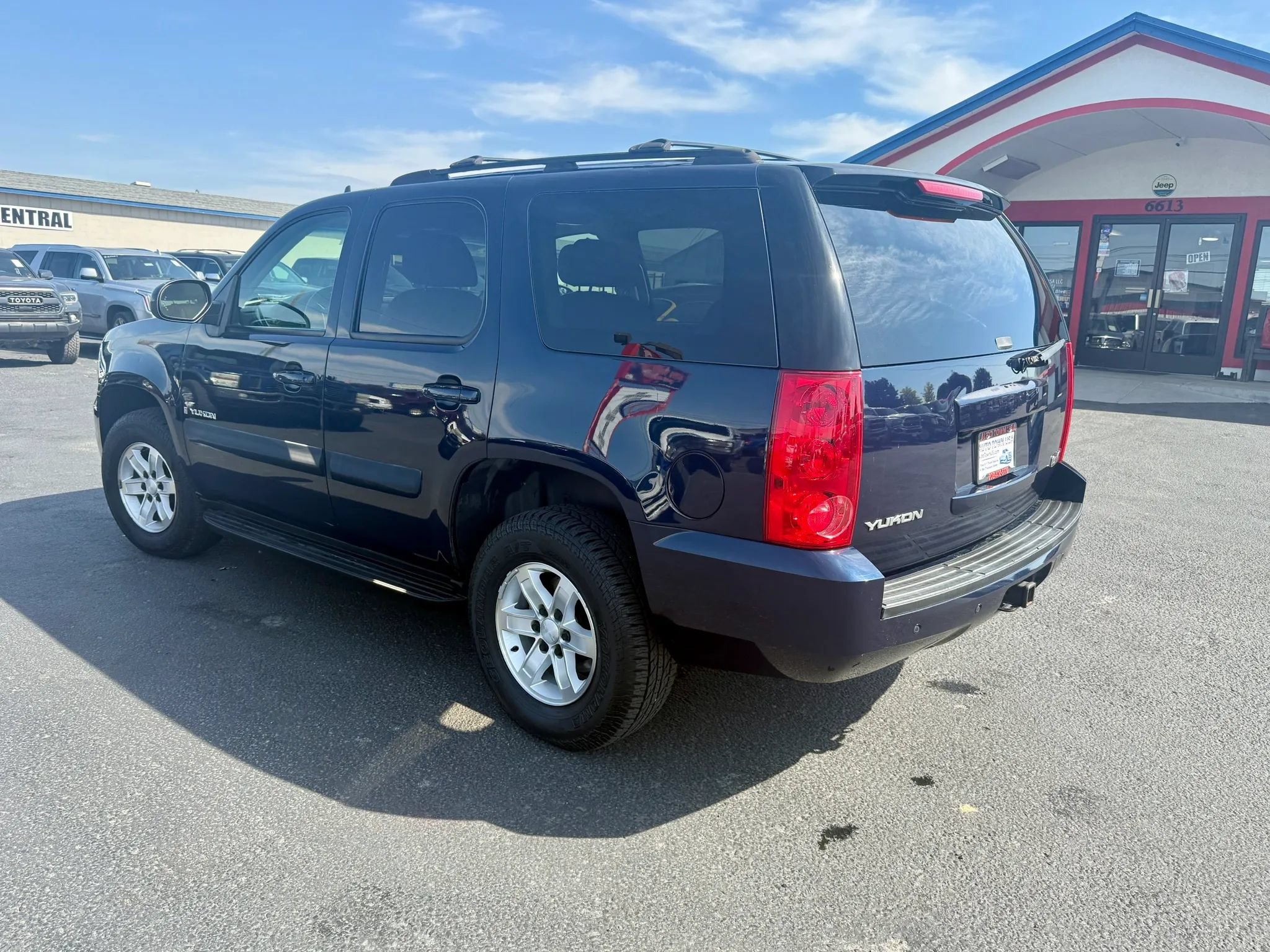 Used 2007 GMC Yukon SLT w/ SLT Preferred Equipment Group AWD/4WD image 3