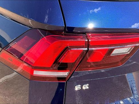 Used 2024 Volkswagen Tiguan SE w/ Panoramic Sunroof Package AWD/4WD image 29