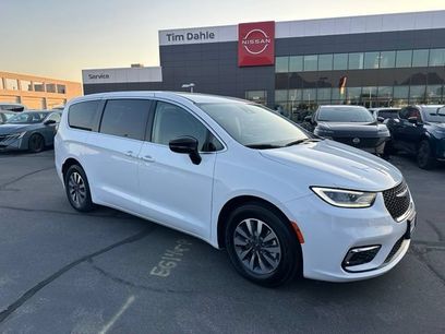 Used 2024 Chrysler Pacifica Limited