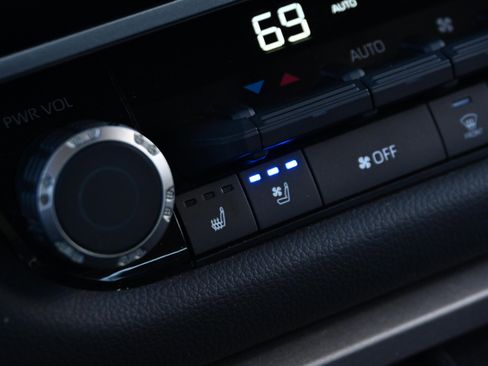 Used 2024 Toyota Tundra Limited image 36