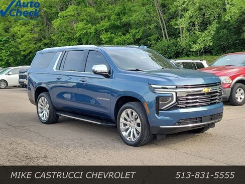 Used 2025 Chevrolet Suburban Premier AWD/4WD image 7