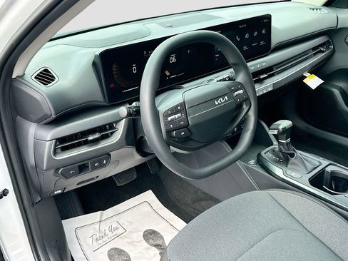 New 2025 Kia K4 LXS image 9