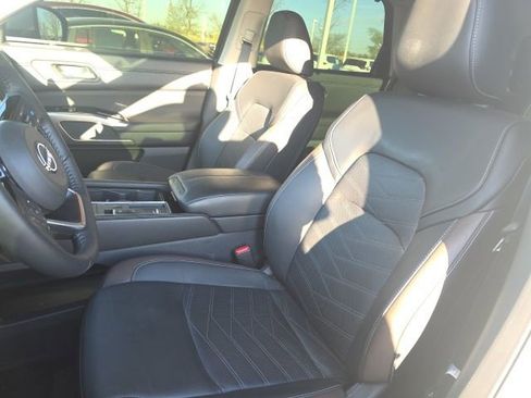 Certified 2024 Nissan Pathfinder Platinum image 6